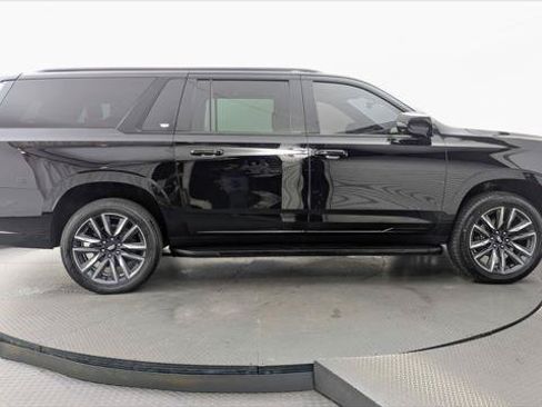 Used 2021 Cadillac Escalade ESV Sport AWD/4WD image 9