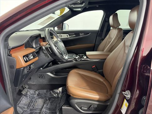 Used 2023 Lincoln Nautilus Reserve w/ Equipment Group 202A image 6