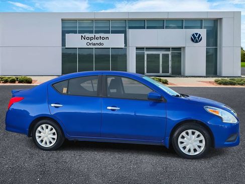 Used 2015 Nissan Versa SV FWD image 3