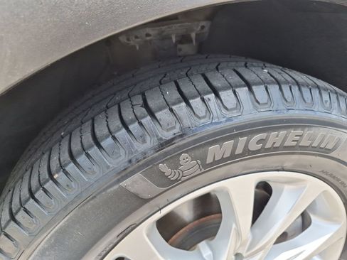 Used 2022 Kia Telluride LX FWD image 16