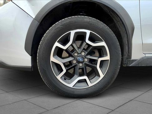 Used 2017 Subaru Crosstrek 2.0i Premium image 8