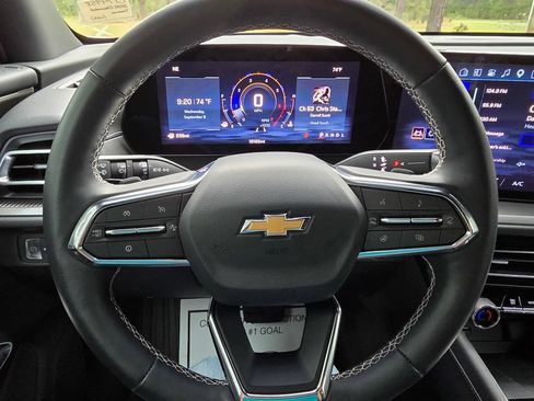 Used 2025 Chevrolet Traverse LT FWD image 33