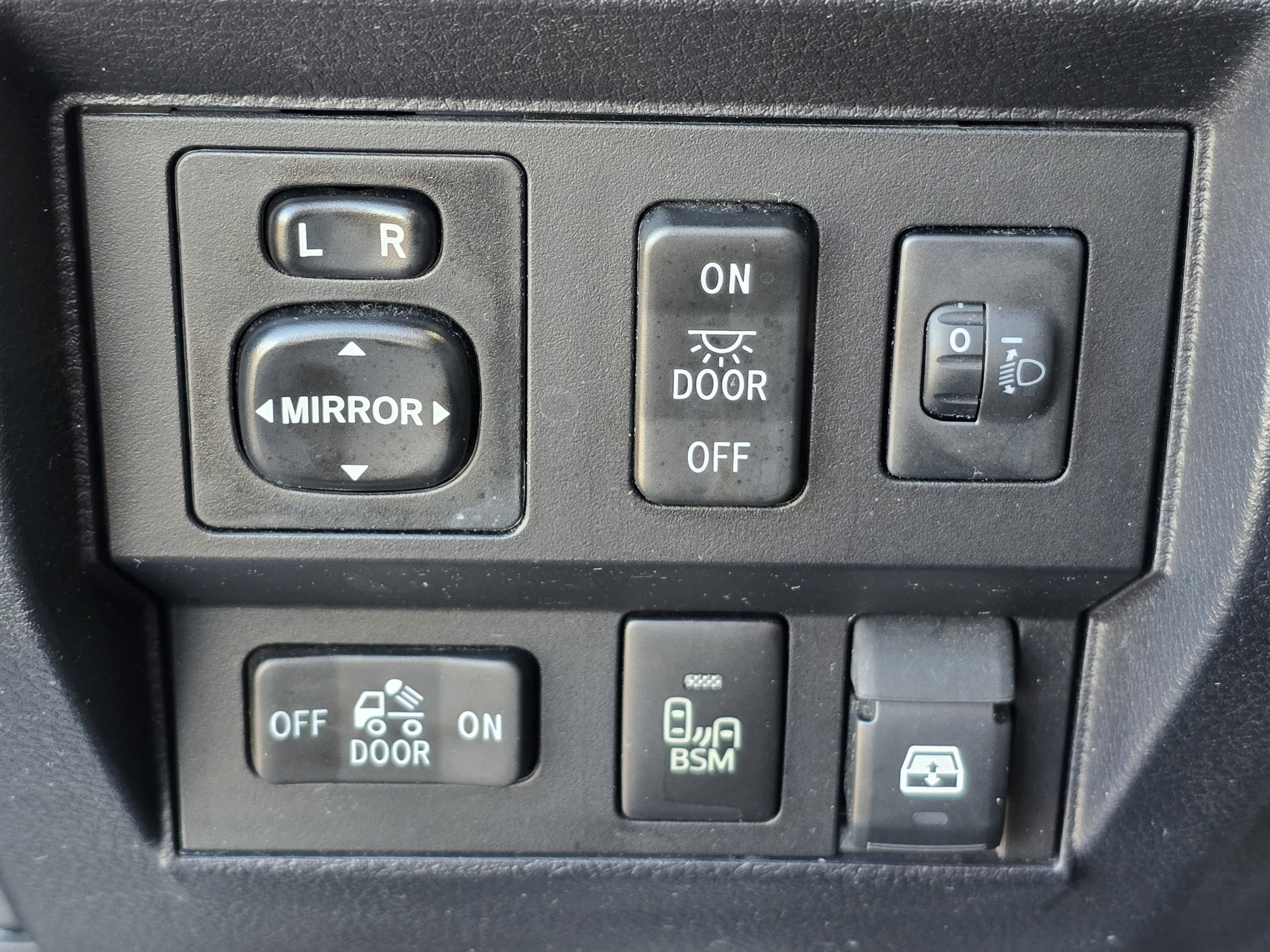 Used 2017 Toyota Tundra SR5 w/ TRD Off Road Package AWD/4WD image 14