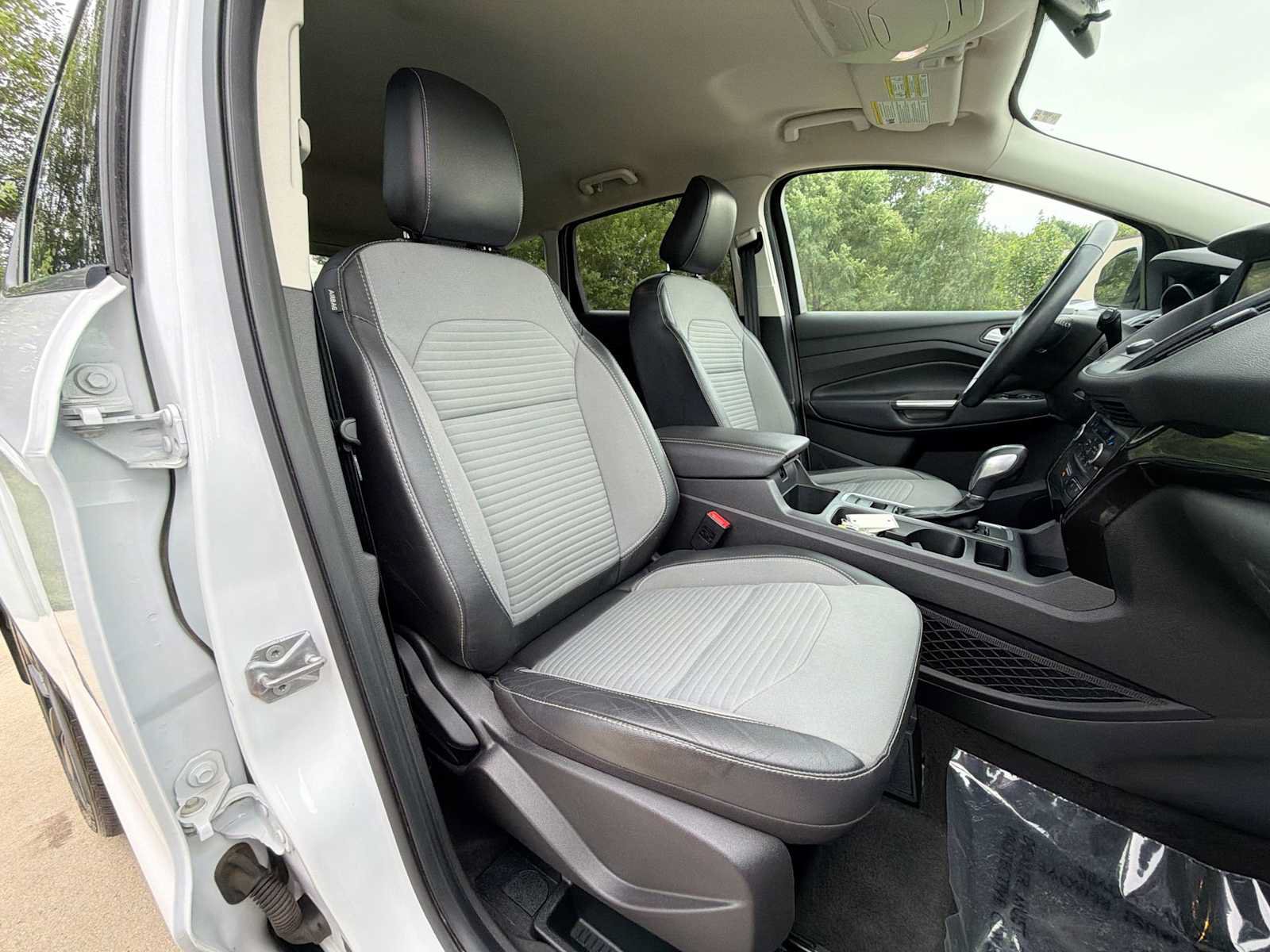 Used 2019 Ford Escape SE FWD image 6