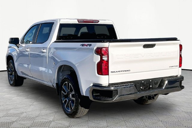 Used 2023 Chevrolet Silverado 1500 LT AWD/4WD image 4