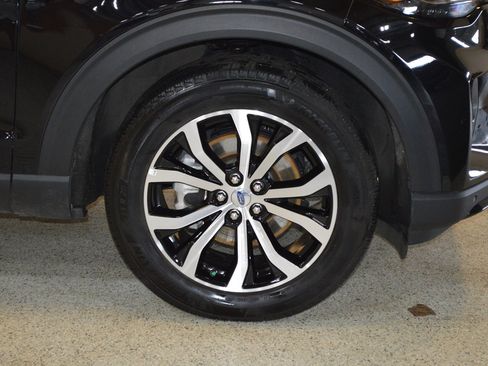 Certified 2025 Ford Explorer ST-Line image 9