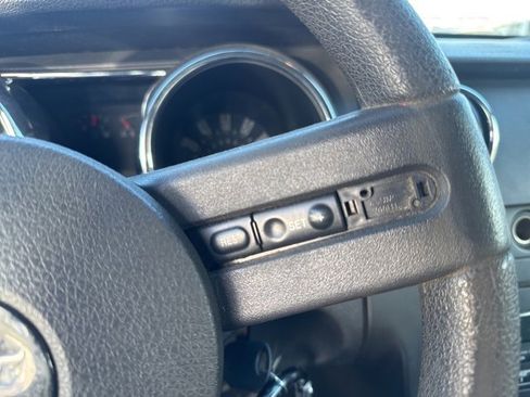 Used 2005 Ford Mustang Deluxe image 18