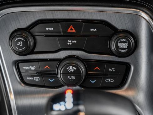 Used 2015 Dodge Challenger SXT image 26