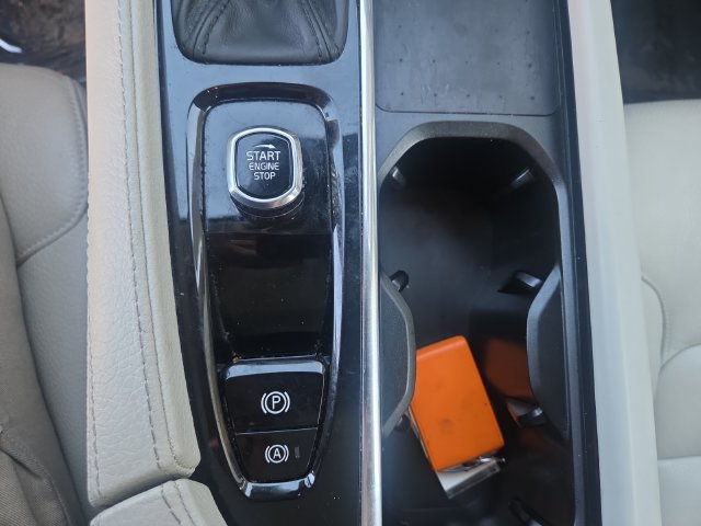 Used 2022 Volvo XC90 T5 Momentum AWD/4WD image 27