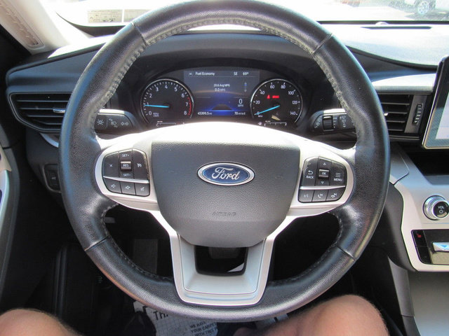 Used 2022 Ford Explorer XLT AWD/4WD image 31