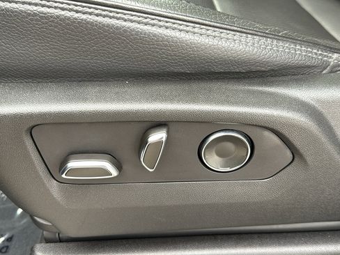 Used 2021 GMC Yukon Denali w/ Denali Premium Package image 12