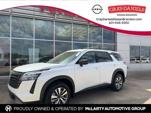 New 2026 Nissan Pathfinder SL image 1