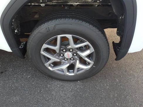 Used 2022 GMC Sierra 1500 SLE image 7