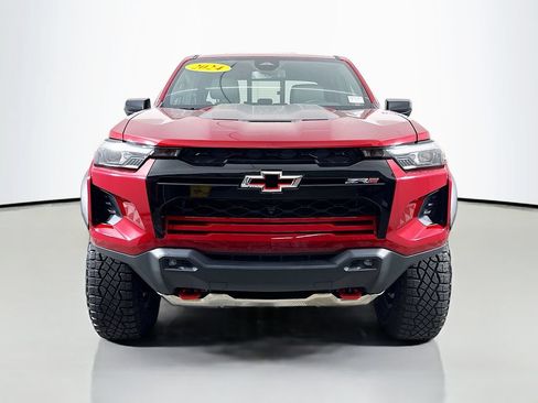 Used 2024 Chevrolet Colorado ZR2 w/ ZR2 Convenience Package III AWD/4WD image 2