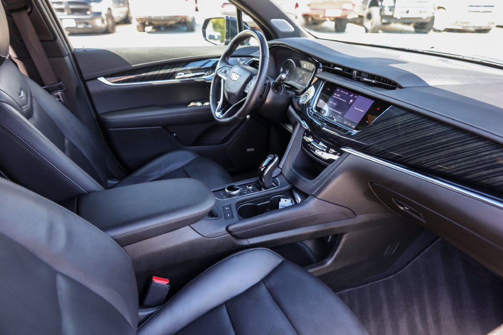 Used 2025 Cadillac XT6 Premium Luxury FWD image 32