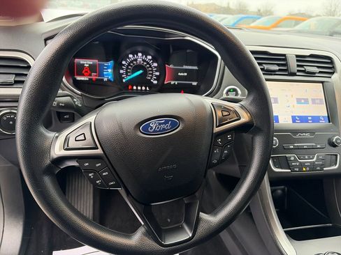 Used 2020 Ford Fusion SE image 22