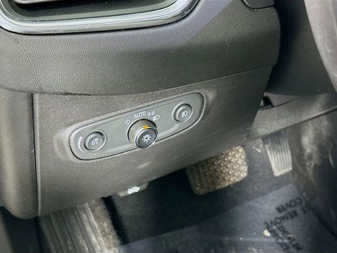 Used 2020 Chevrolet Equinox LT image 16