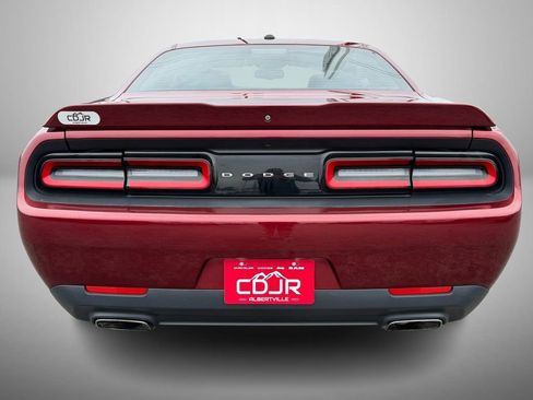 Used 2018 Dodge Challenger SXT image 7