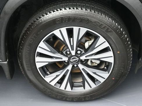 Used 2023 Nissan Rogue SV image 6