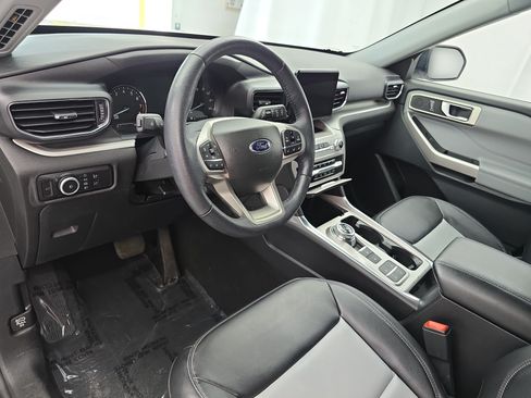 Used 2023 Ford Explorer XLT w/ Equipment Group 202A RWD image 17