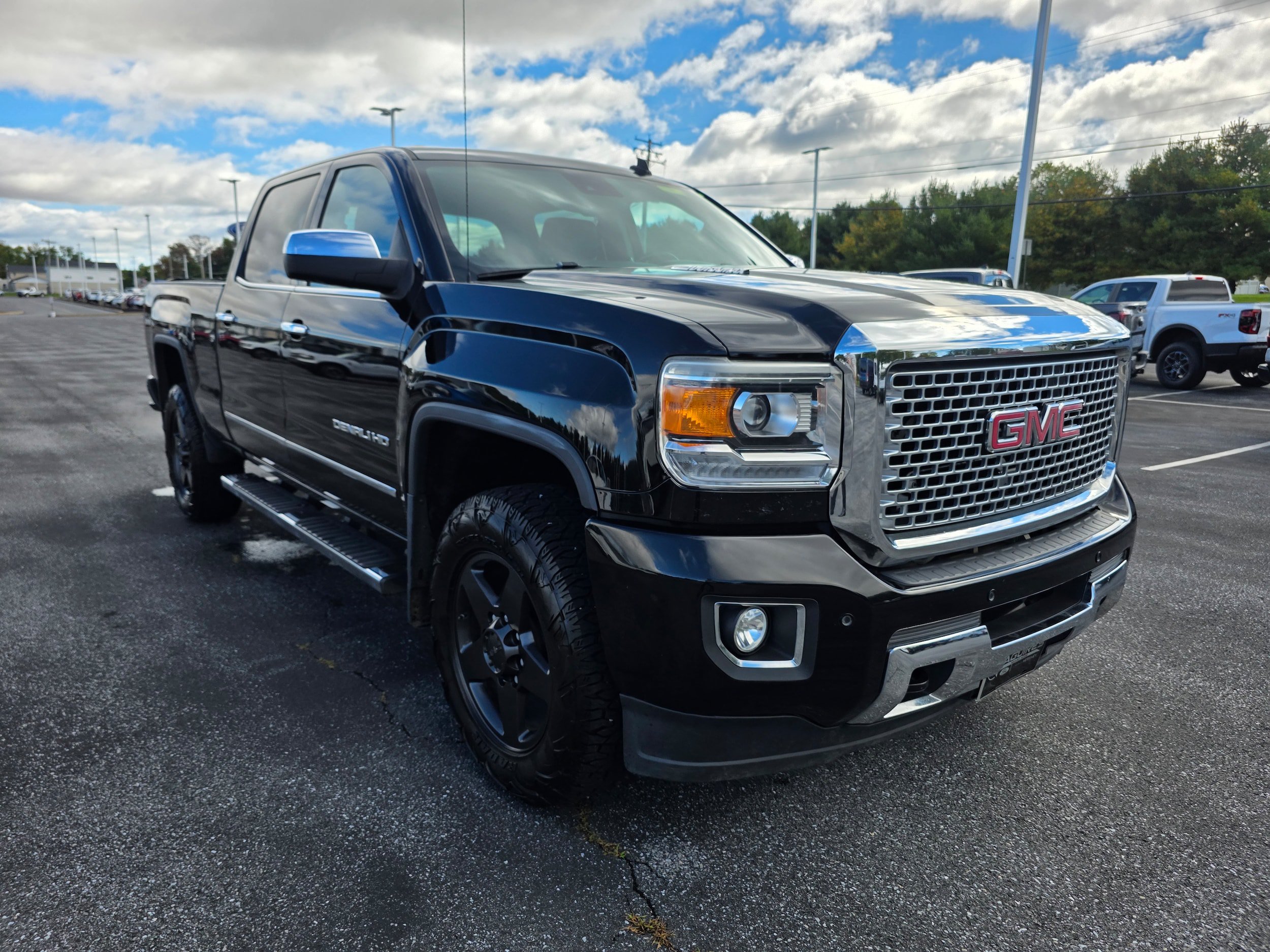 Used 2015 GMC Sierra 2500 Denali w/ Duramax Plus Package AWD/4WD image 7