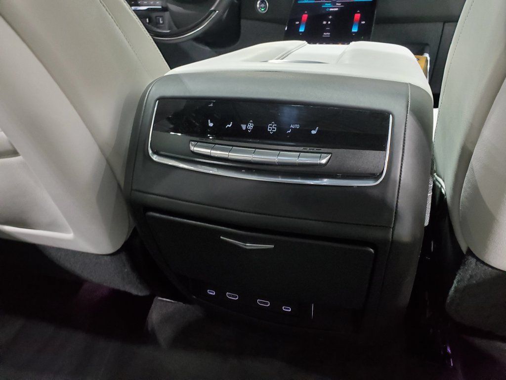 Used 2025 Cadillac Escalade Sport Platinum w/ LPO, Floor Liner Package AWD/4WD image 24