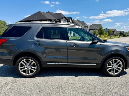 Used 2016 Ford Explorer XLT w/ Equipment Group 202A AWD/4WD image 8