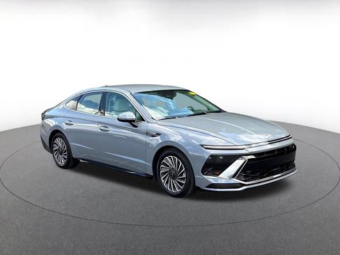 Used 2025 Hyundai Sonata SEL FWD image 3