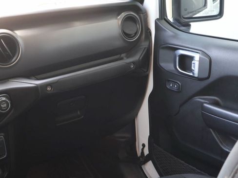 Used 2023 Jeep Gladiator Sport AWD/4WD image 16