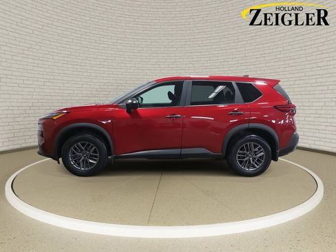 Used 2023 Nissan Rogue S image 8