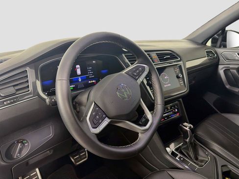 Used 2023 Volkswagen Tiguan SE R-Line FWD image 9
