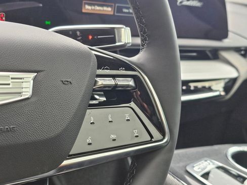 New 2026 Cadillac Optiq Luxury 2 image 33