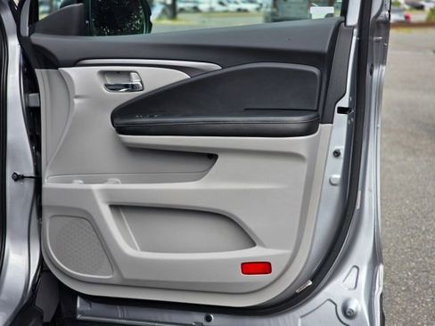 Used 2017 Honda Ridgeline RTL-T image 24