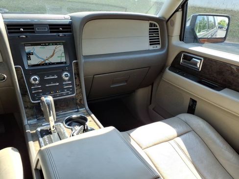 Used 2015 Lincoln Navigator 4WD image 14