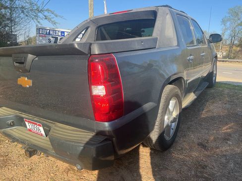Used 2012 Chevrolet Avalanche LTZ image 2