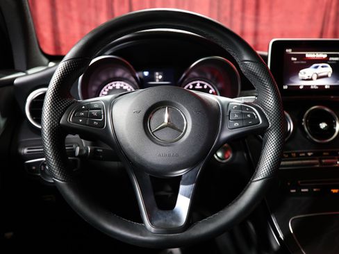 Used 2019 Mercedes-Benz GLC 300 4MATIC w/ Premium Package image 16