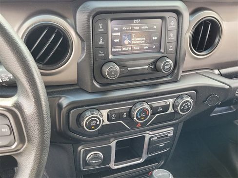 Used 2020 Jeep Gladiator Sport image 15