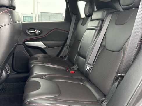 Used 2018 Jeep Cherokee Trailhawk w/ Cold Weather Group image 26