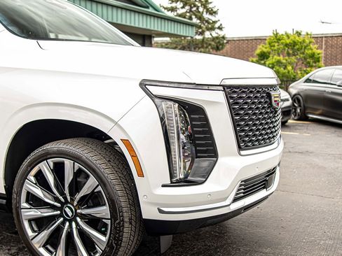 Used 2025 Cadillac Escalade ESV Premium Luxury w/ Touring Package AWD/4WD image 3