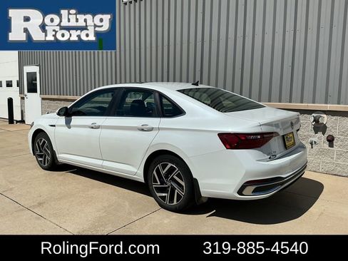 Used 2024 Volkswagen Jetta SEL image 3