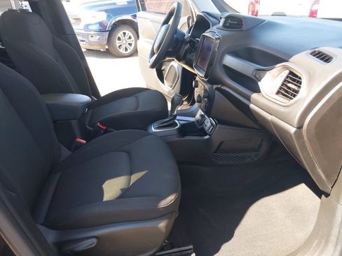 Used 2023 Jeep Renegade Latitude w/ Sun & Fun Group AWD/4WD image 12