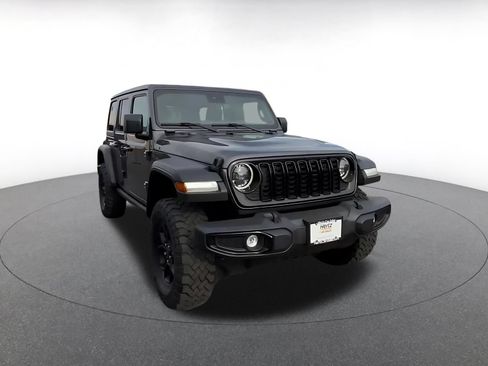 Used 2025 Jeep Wrangler Unlimited Sport AWD/4WD image 3
