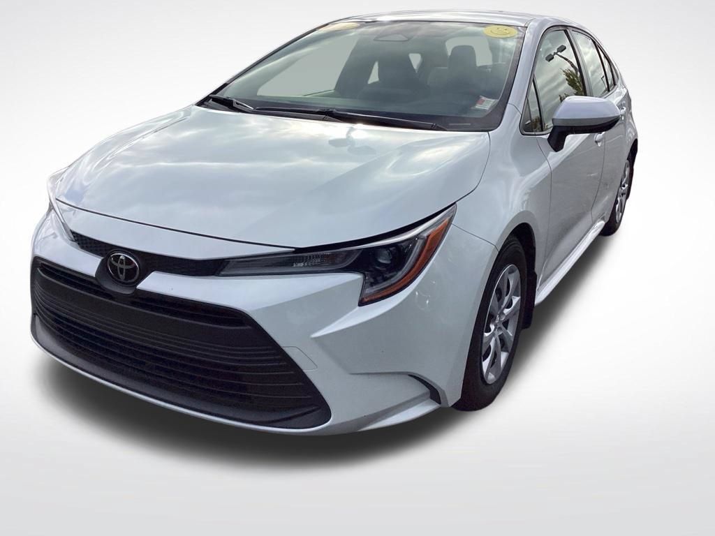 Used 2023 Toyota Corolla LE FWD image 5