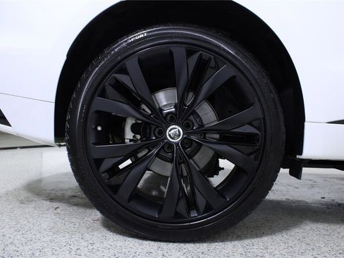 Certified 2025 Jaguar F-PACE R-Dynamic S AWD/4WD image 8