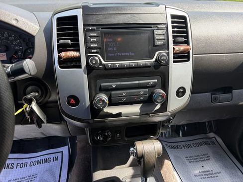 Used 2017 Nissan Frontier SV AWD/4WD image 18