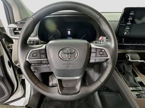 Certified 2024 Toyota Sienna XLE FWD image 13