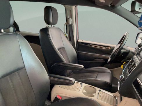Used 2019 Dodge Grand Caravan SXT FWD image 28