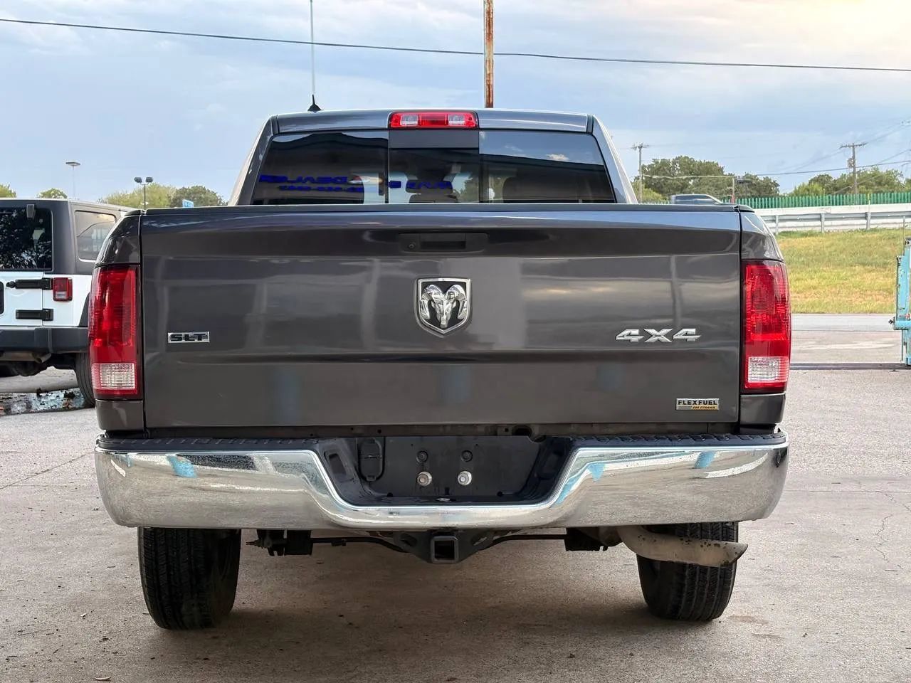 Used 2019 RAM 1500 Classic SLT w/ Luxury Group AWD/4WD image 4