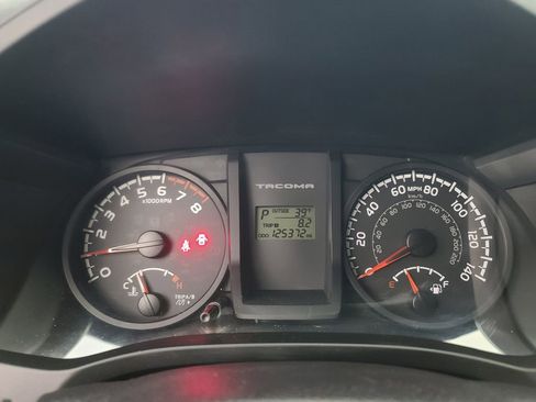 Used 2016 Toyota Tacoma SR image 27