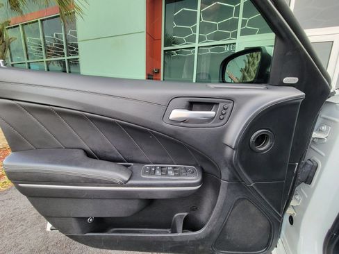 Used 2019 Dodge Charger Scat Pack w/ Dynamics Package RWD image 18